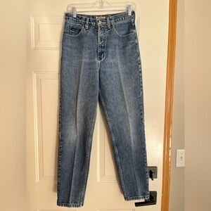 Vintage women’s Guess tapered leg made in the USA Jean. Size 30